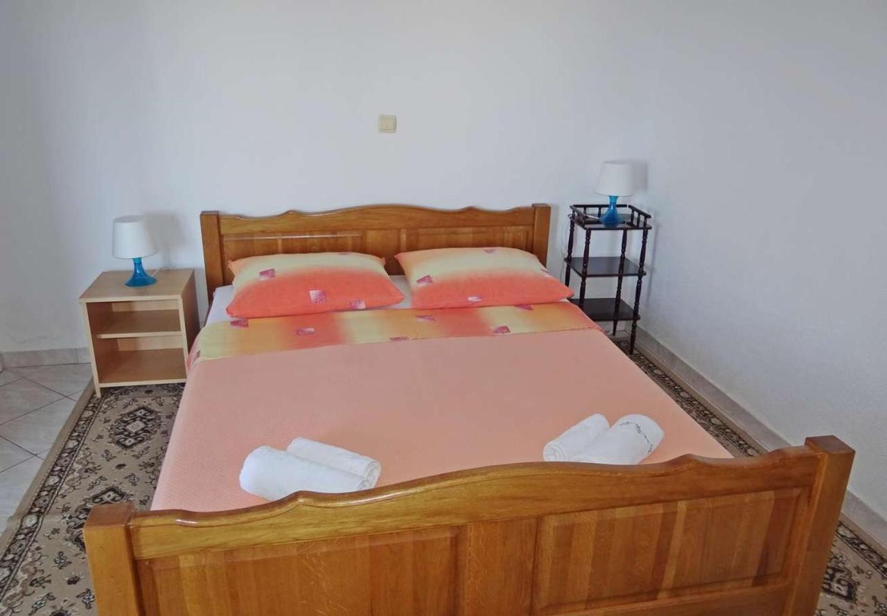 Apartments Tomislav - 120 M From Beach Donji Okrug  Exterior photo