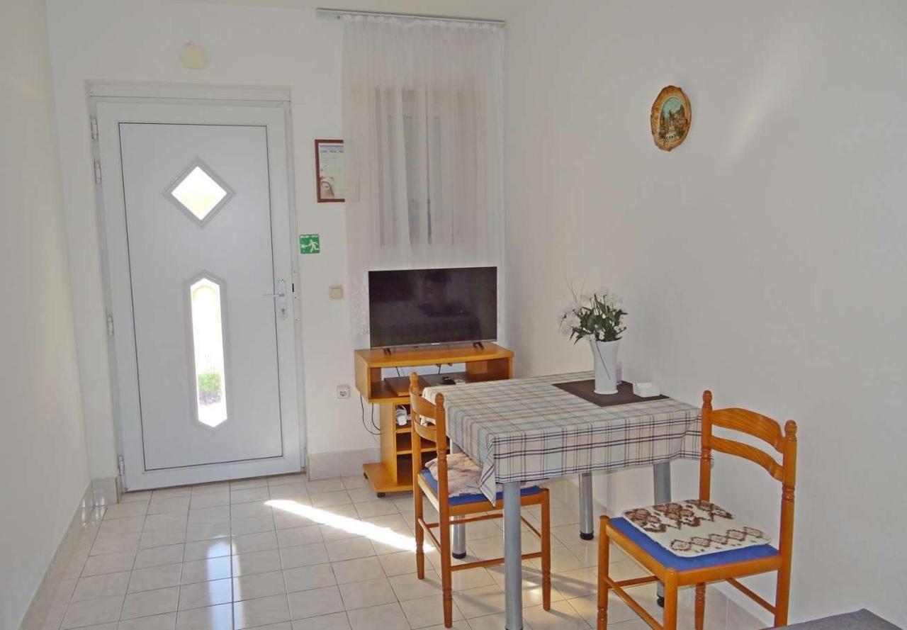 Apartments Tomislav - 120 M From Beach Donji Okrug  Exterior photo