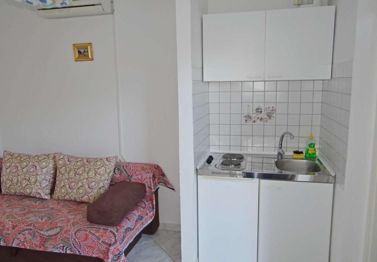 Apartments Tomislav - 120 M From Beach Donji Okrug  Exterior photo