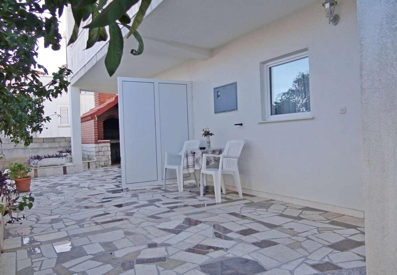 Apartments Tomislav - 120 M From Beach Donji Okrug  Exterior photo