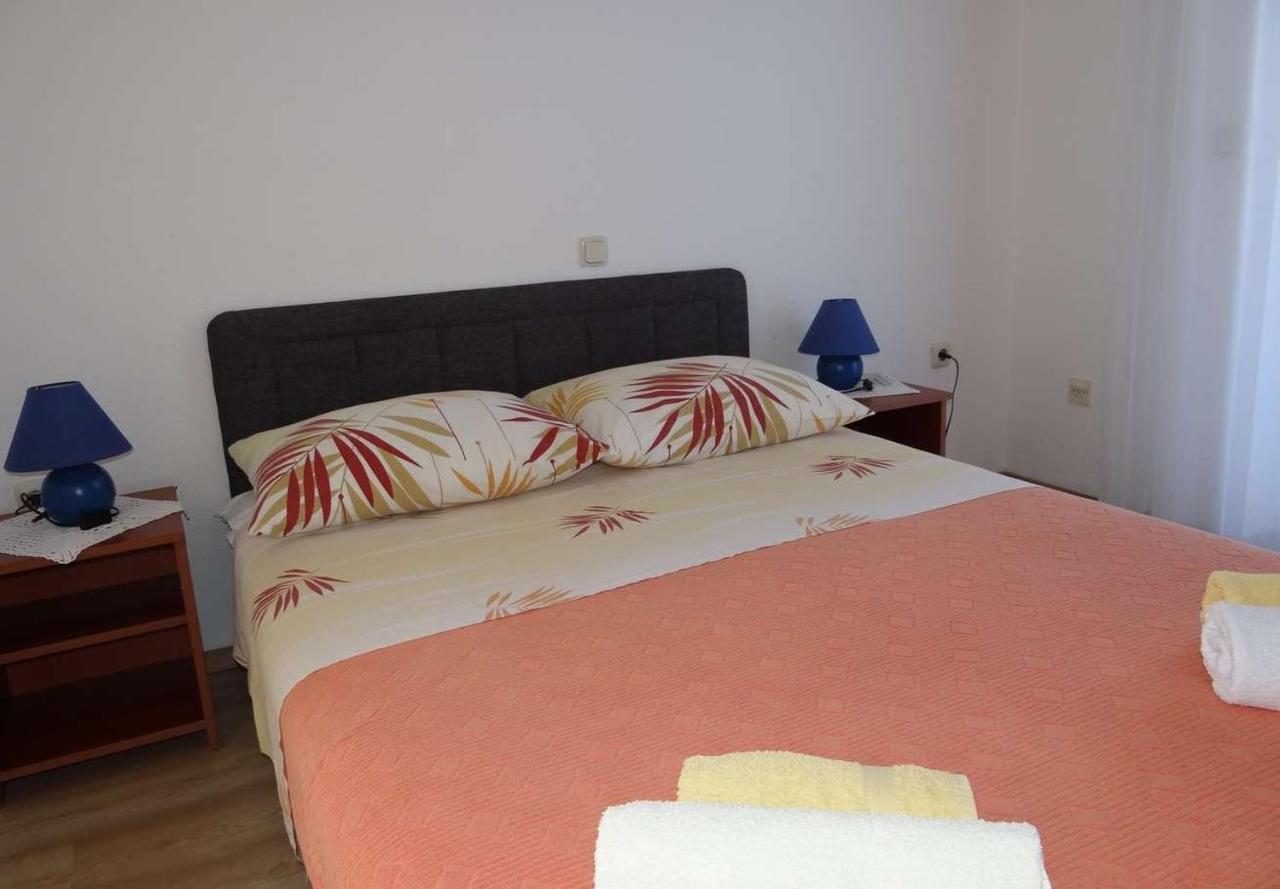 Apartments Tomislav - 120 M From Beach Donji Okrug  Exterior photo