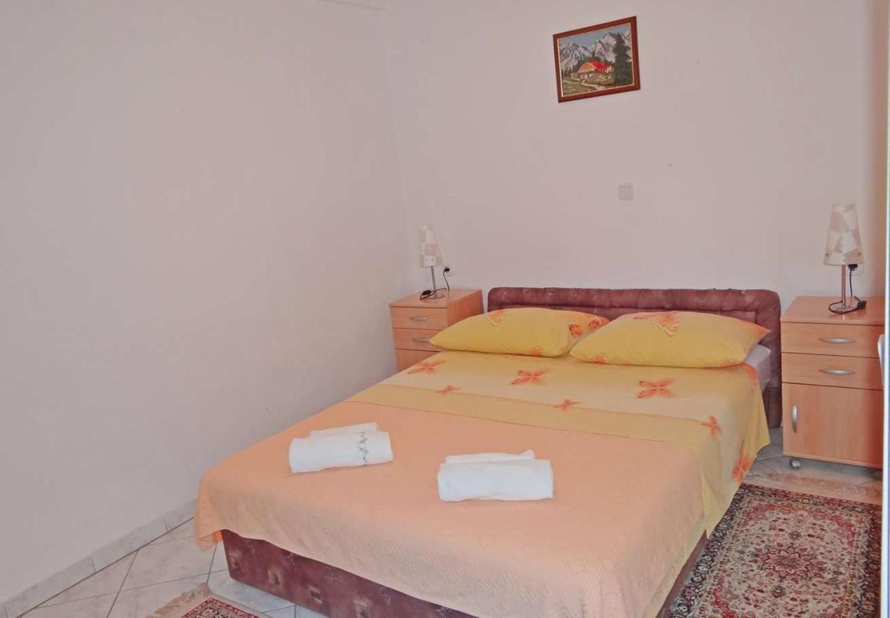 Apartments Tomislav - 120 M From Beach Donji Okrug  Exterior photo
