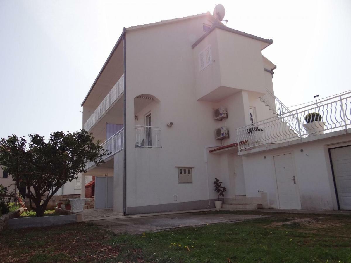 Apartments Tomislav - 120 M From Beach Donji Okrug  Exterior photo